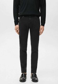 Узкие джинсы