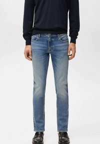 Узкие джинсы