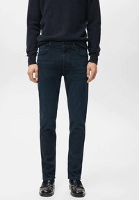 Узкие джинсы