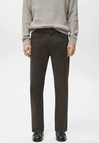 Прямые джинсы