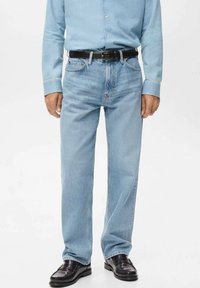 Прямые джинсы