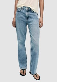 Прямые джинсы