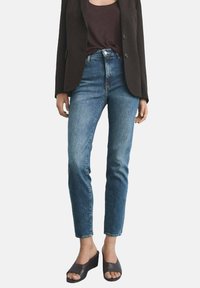 Короткие джинсы