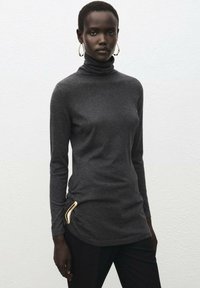 Длинный пуловер