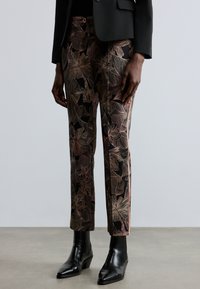 Прямые брюки