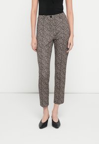 Узкие брюки