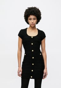 Вязаное платье