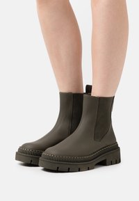 Ботинки челси