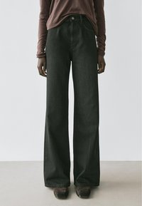 Прямые джинсы