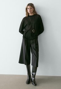 Длинный пуловер