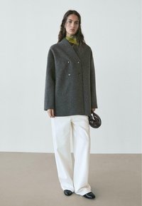 Шерстяное пальто