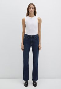 Клешеные брюки