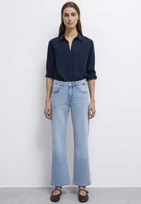 Клешеные брюки