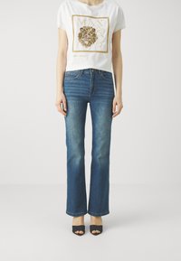 Клешеные брюки