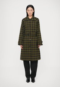 Шерстяное пальто