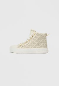 Высокие кеды