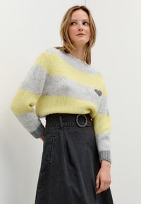 Пуловер в полоску Пуловер в полоску