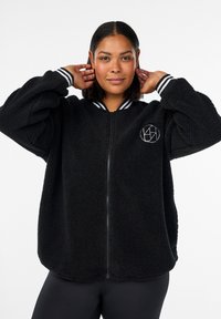 Спортивная куртка