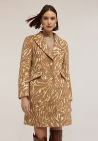 Шерстяное пальто