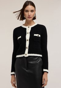 Жаккардовая вязаная кофта