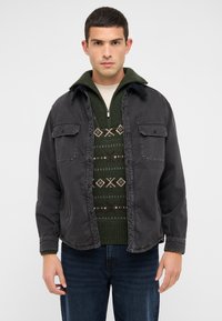 Джинсовая куртка