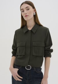 Блейзер с накладными карманами