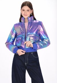 Короткая куртка