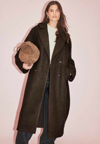 Шерстяное пальто