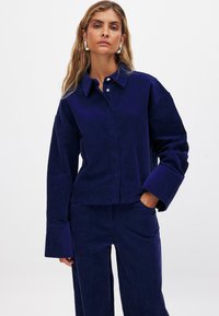 Вельветовая куртка Вельветовая куртка