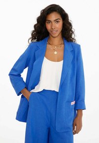 Длинный блейзер