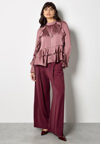 Атласная блузка