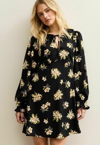 Короткое платье