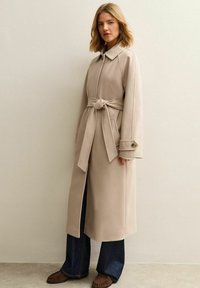 Шерстяное пальто Шерстяное пальто