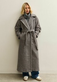 Шерстяное пальто Шерстяное пальто