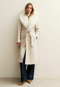 Шерстяное пальто