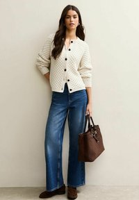 Вязаная кофта