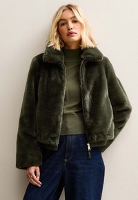 Зимняя куртка