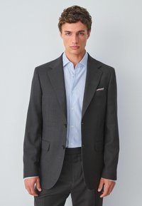 Короткое пальто