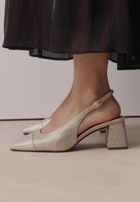 Туфли слинги