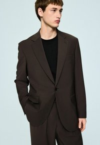 Короткое пальто