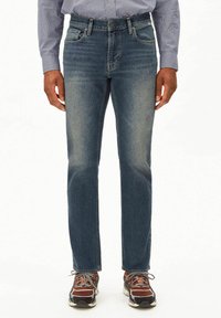 Узкие джинсы