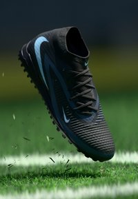 Футбольные бутсы