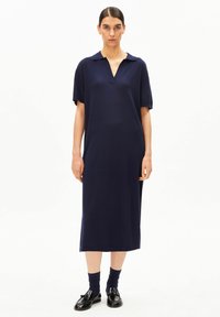 Вязаное платье