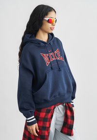 Пуловер с капюшоном