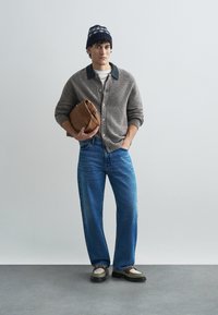 Вязаная кофта