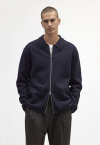 Вязаная кофта