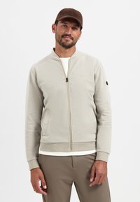 Куртка бомбер