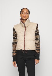 Стеганый жилет