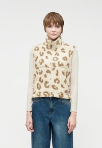 Пуховой жилет