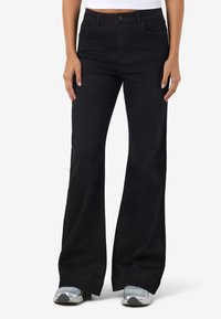 Клешеные джинсы Клешеные джинсы